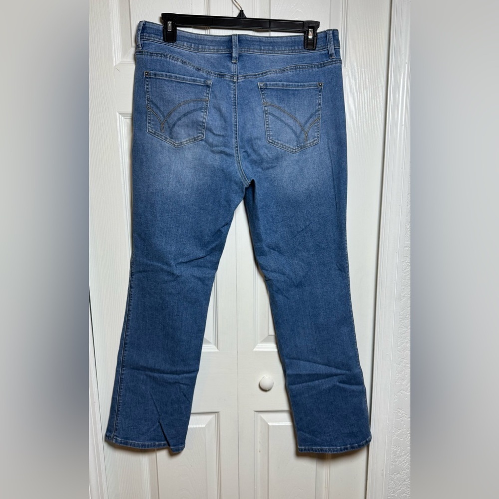 Stylish Blue Flare Women's Jeans by Lincoln Outfitters - Picture 5 of 8